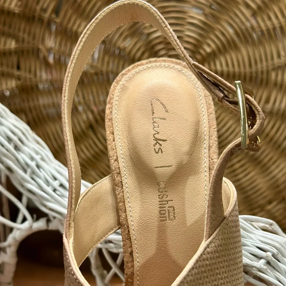 Clarks Women's Beige and Brown Sandals - Picture 3 of 10